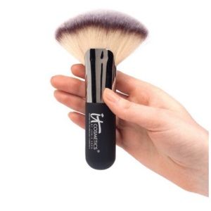 IT Cosmetics Heavenly Luxe Mega Fan Brush